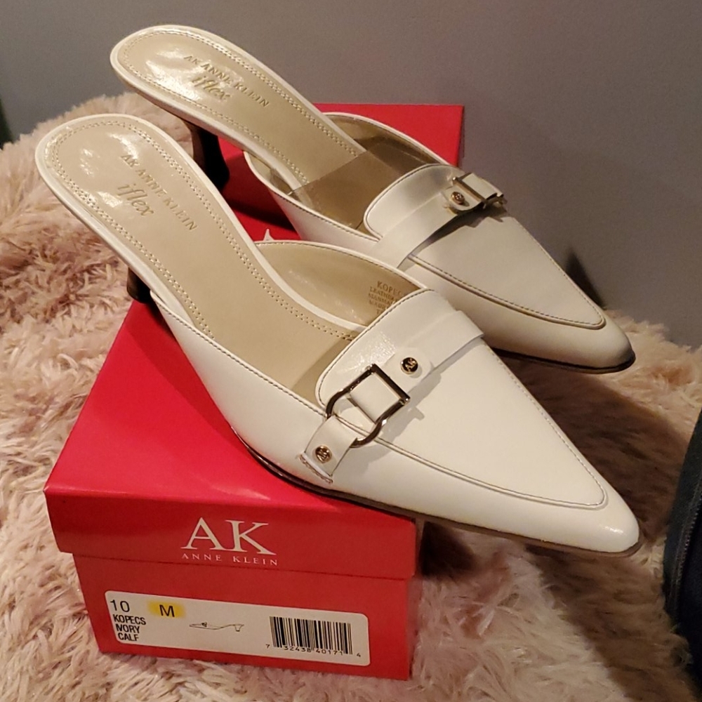 NIB Anne Klein Genuine Leather Mules
